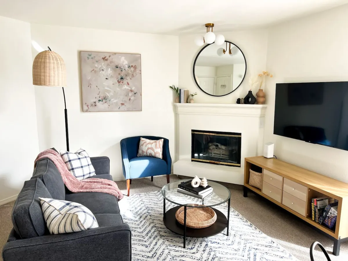Bright & Airy apartment in DTC 19