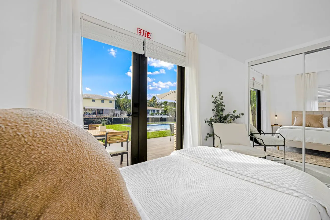 Wilton Manors Waterfront Villa w/ Gorgeous Pool 9