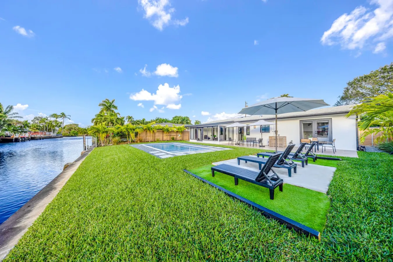Wilton Manors Waterfront Villa w/ Gorgeous Pool 12