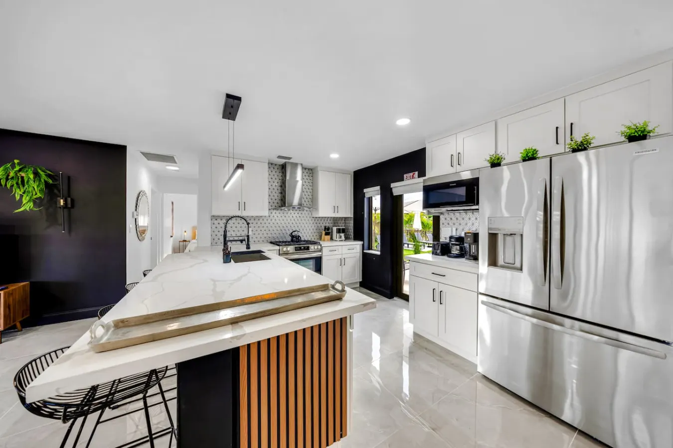 Wilton Manors Waterfront Villa w/ Gorgeous Pool 13
