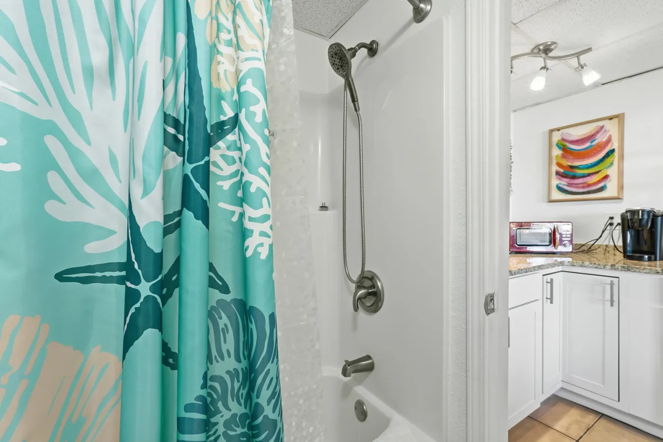 The Sea & Breeze: 1 Bed Condo w/Pool Steps to Beach 17