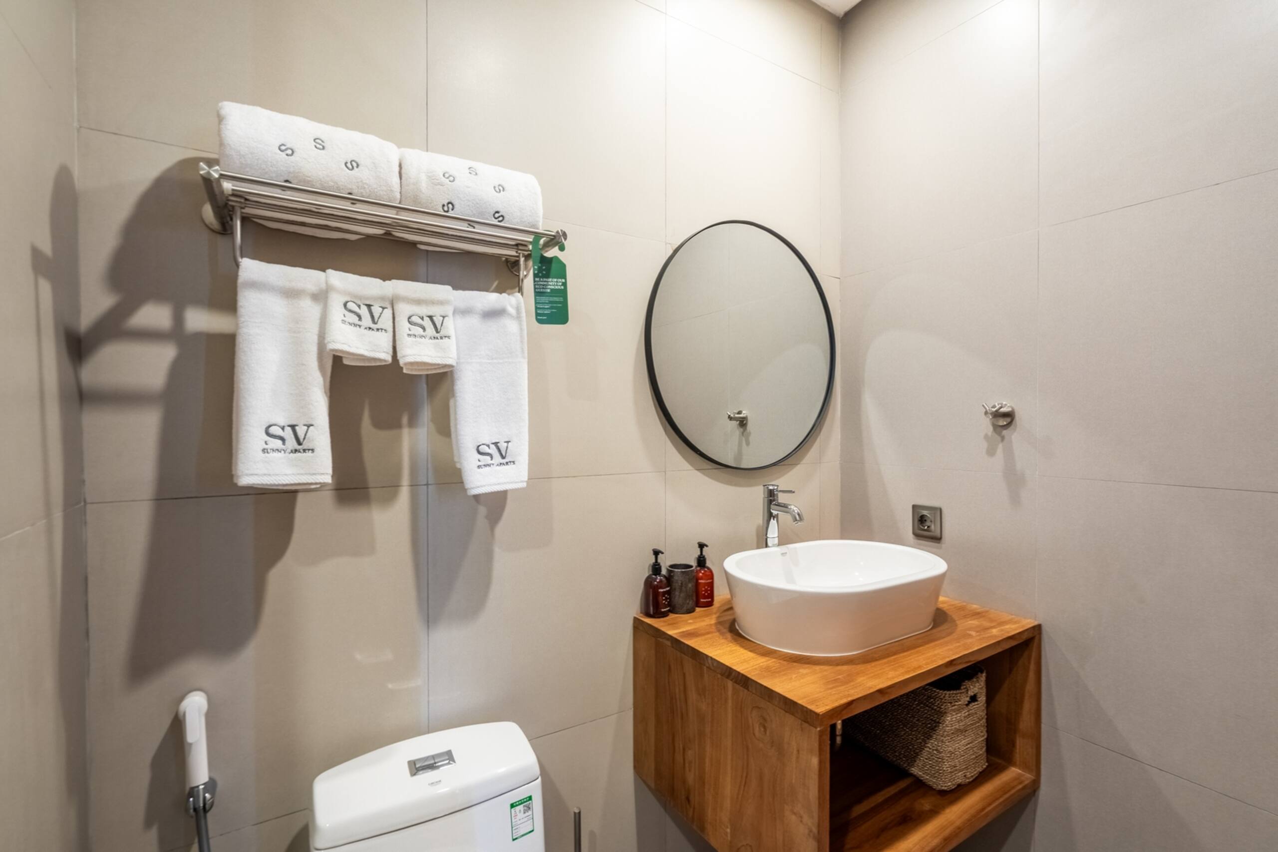 1BR Beachside Canggu Suite | Pool & Rooftop Gym 20