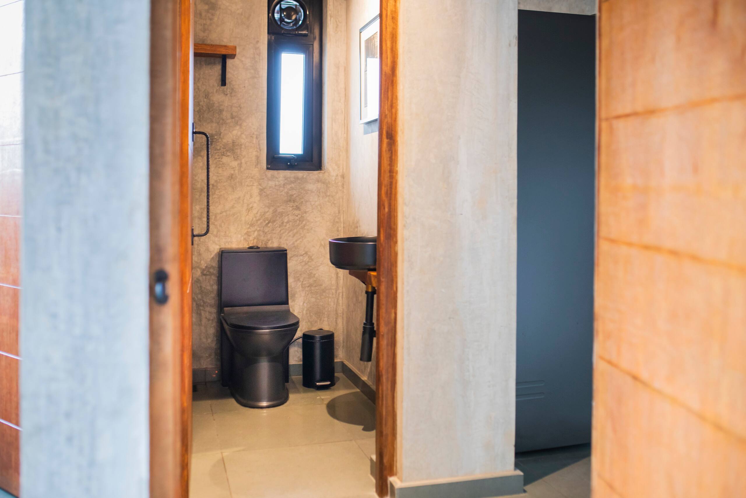 Luxe & Gorgeous 2 Bedroom Apartment 18