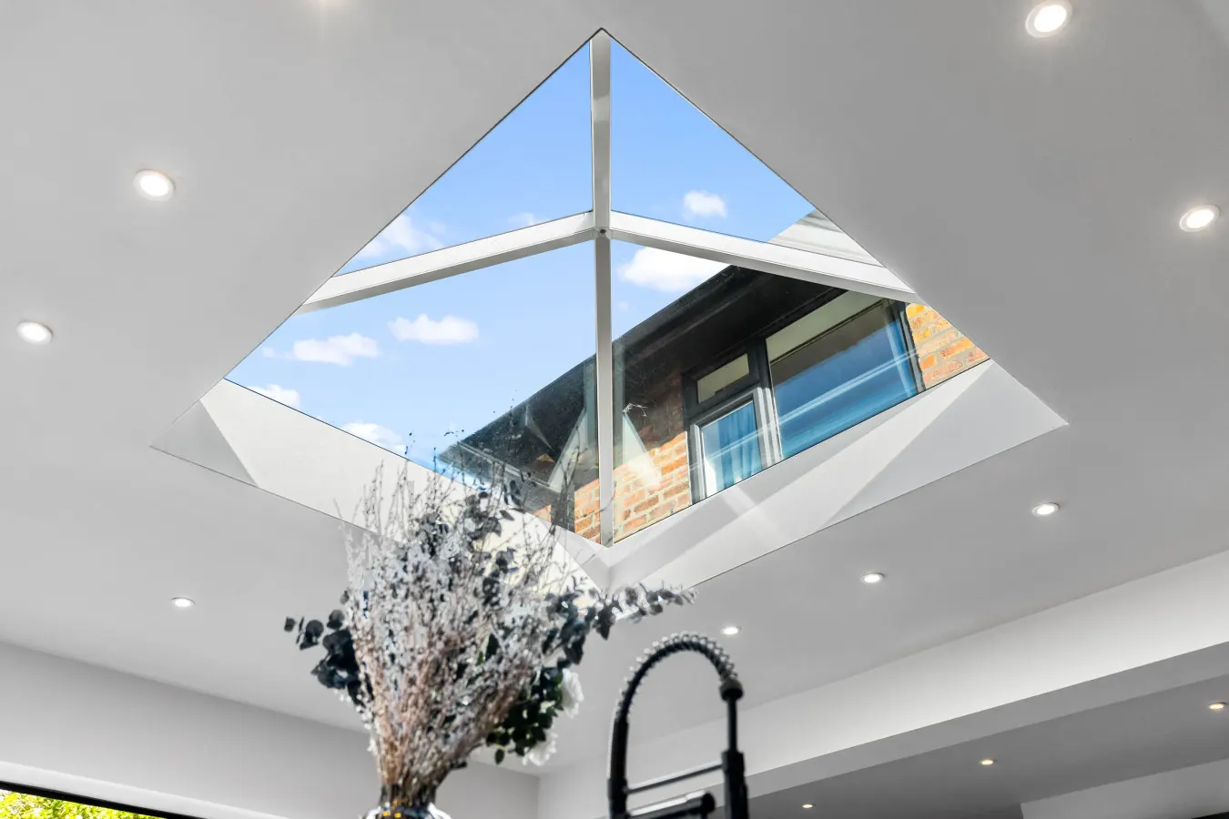 Luxury 3 Bedroom House - Garden - Parking - Outdoor Playground 14