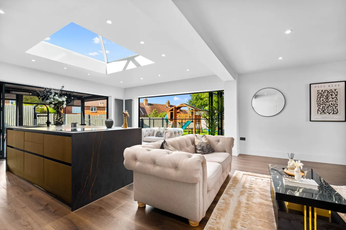 Luxury 3 Bedroom House - Garden - Parking - Outdoor Playground 20