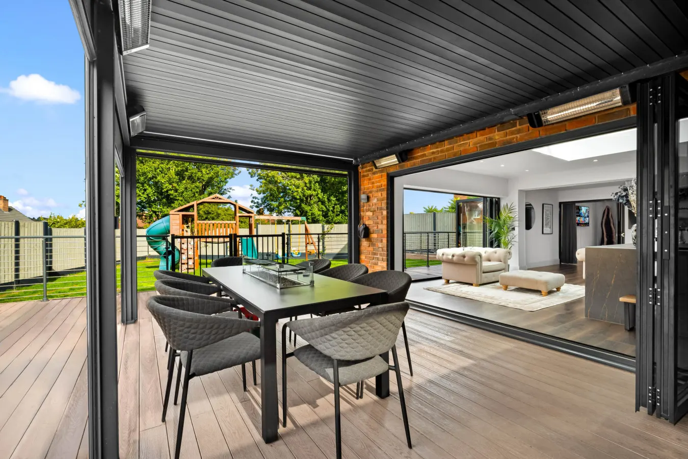 Luxury 3 Bedroom House - Garden - Parking - Outdoor Playground — photo 3