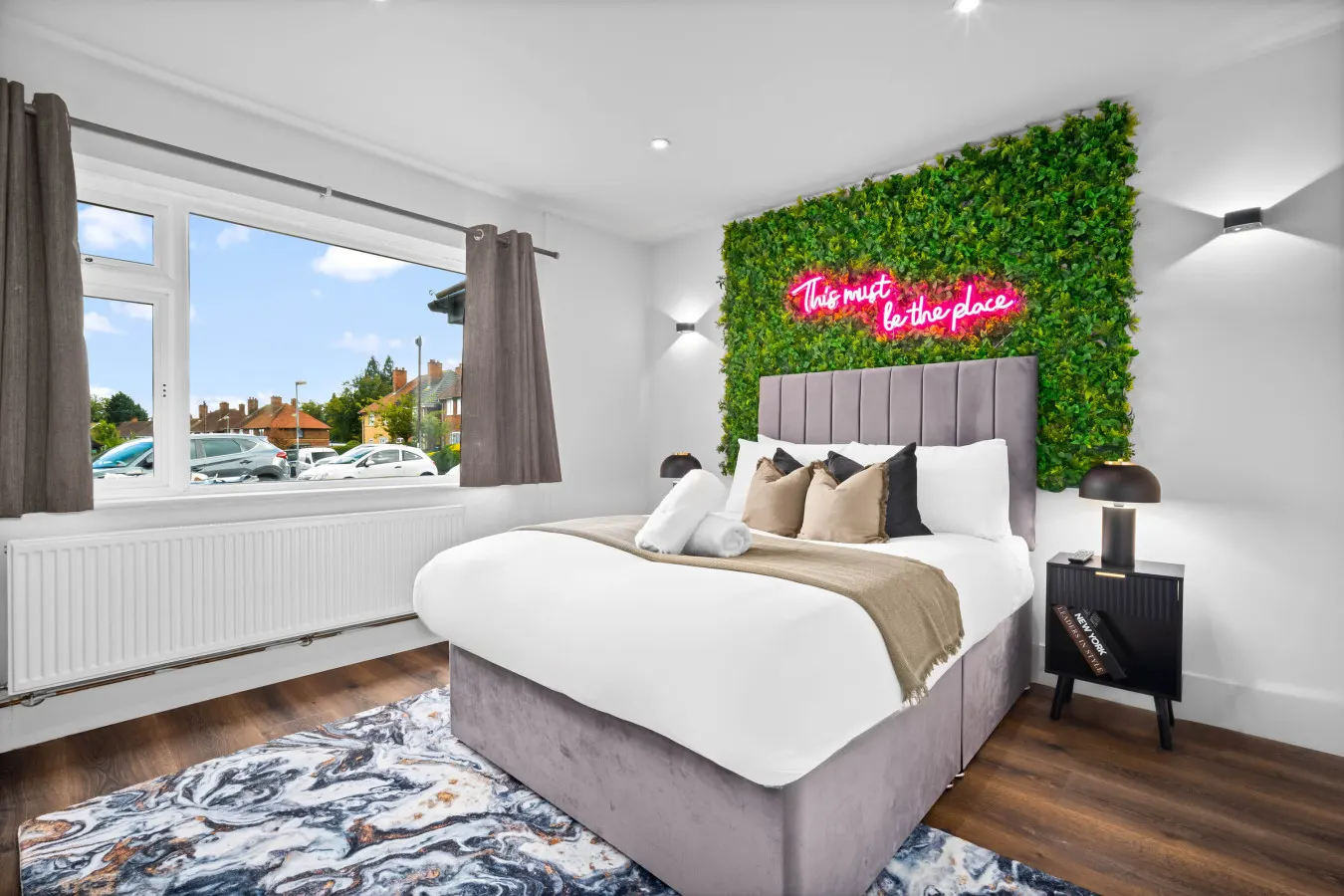 Luxury 3 Bedroom House - Garden - Parking - Outdoor Playground 6
