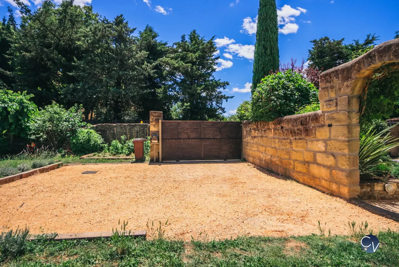 Mas : jardin, piscine, fibre, parking, 5’ centre 10