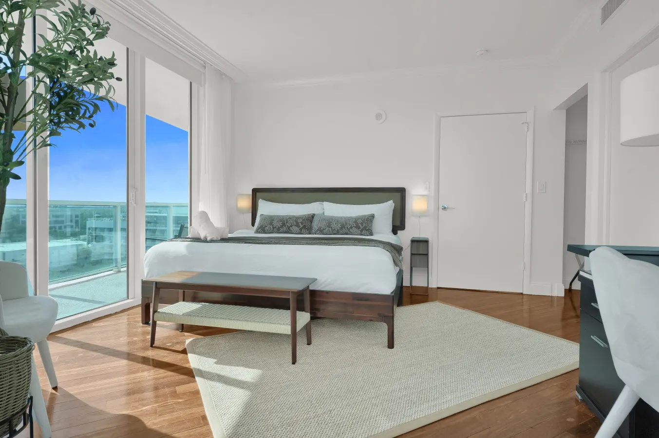 SF Fabulous 2/2 in Heart of Grove 19