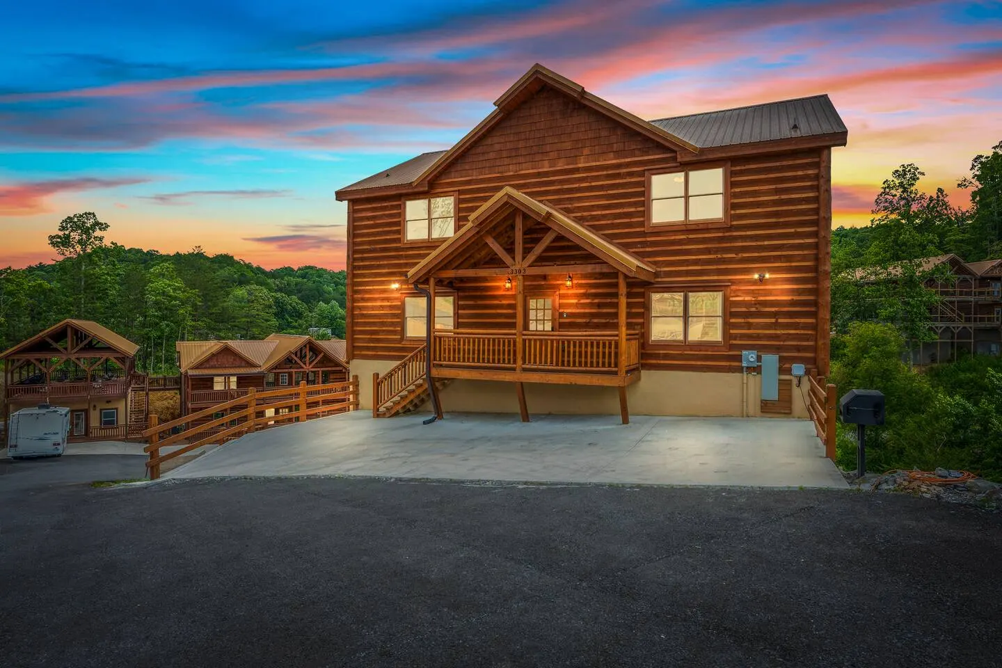 Stellar Cabin for 20: Views, Heated Pool & Theater 13