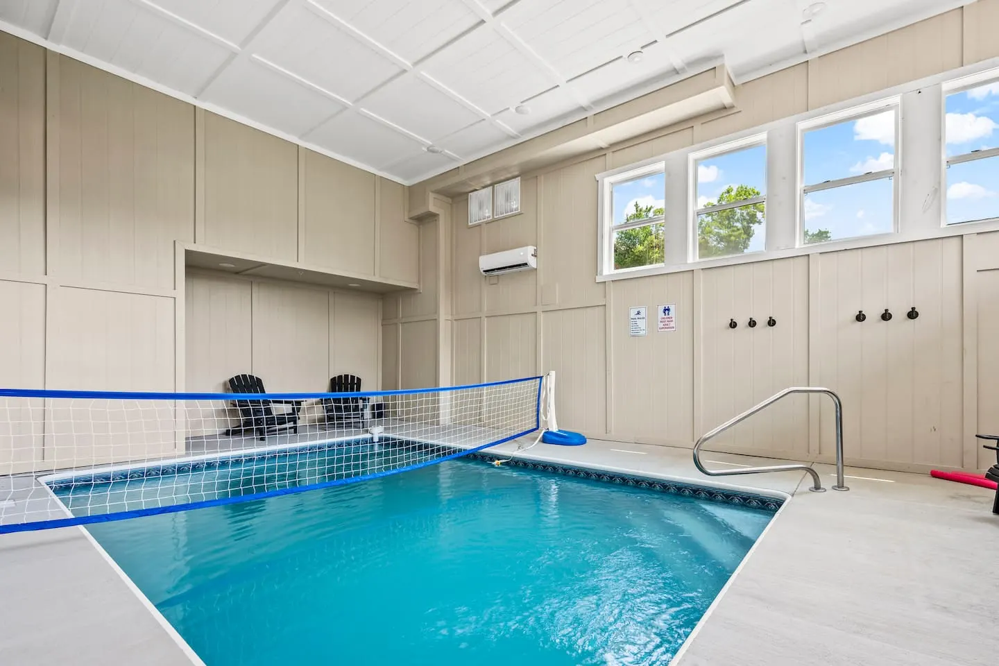 Stellar Cabin for 20: Views, Heated Pool & Theater 16