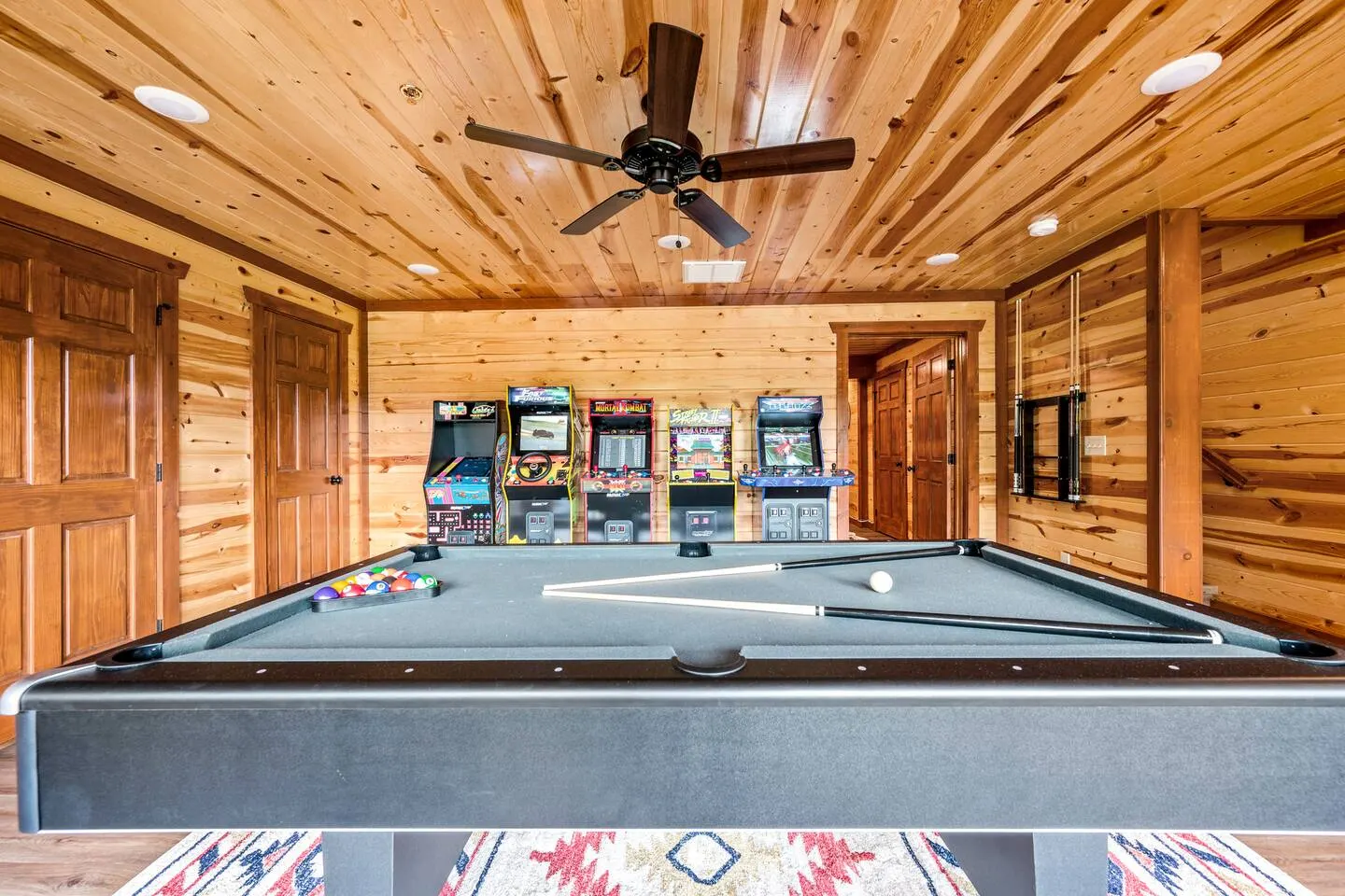 Stellar Cabin for 20: Views, Heated Pool & Theater 18
