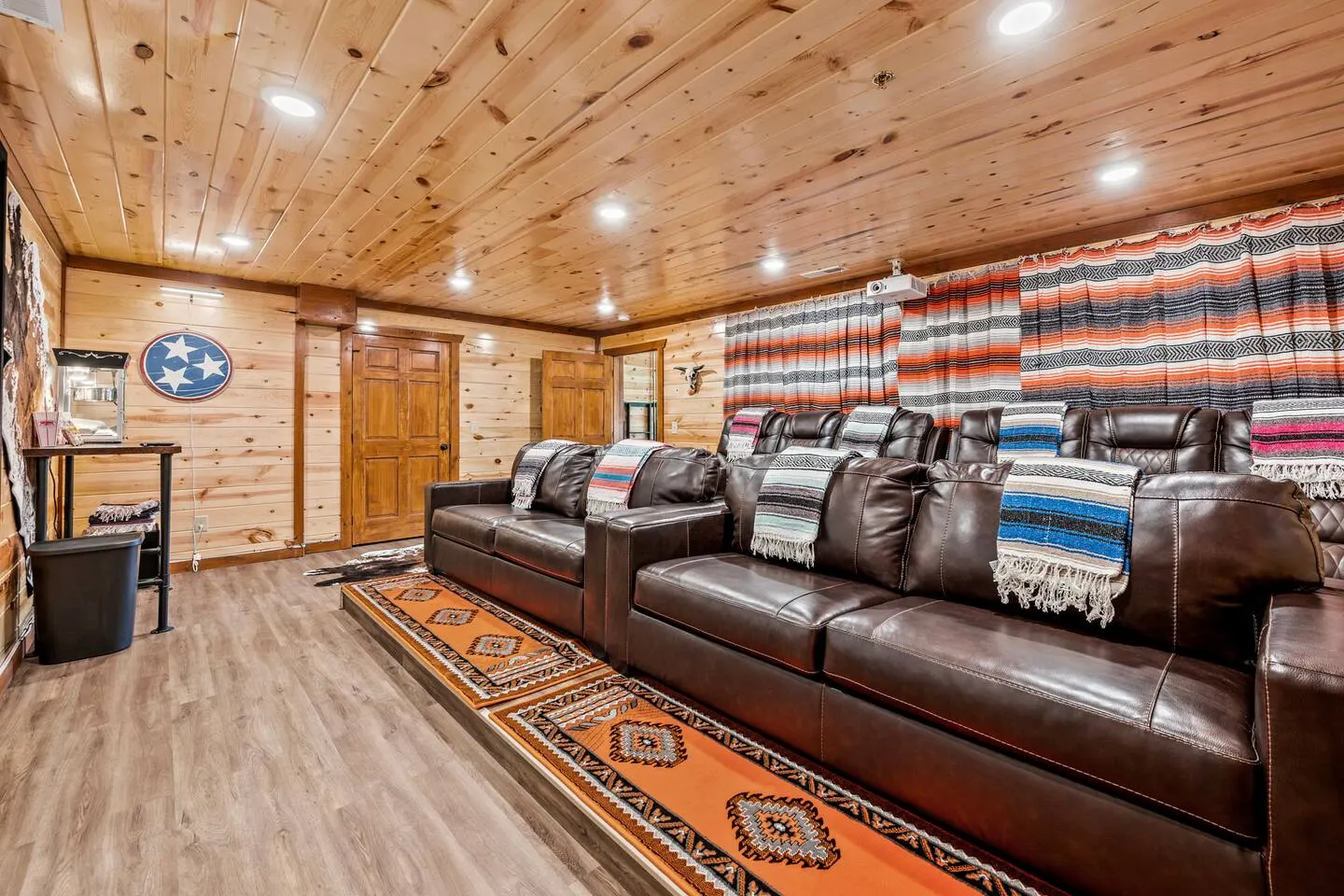 Stellar Cabin for 20: Views, Heated Pool & Theater 19