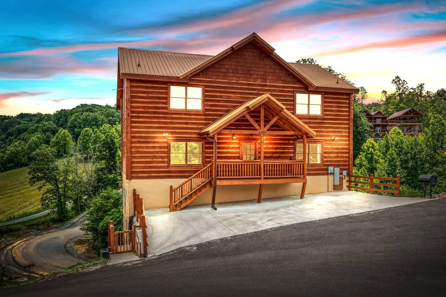 Stellar Cabin for 20: Views, Heated Pool & Theater 3