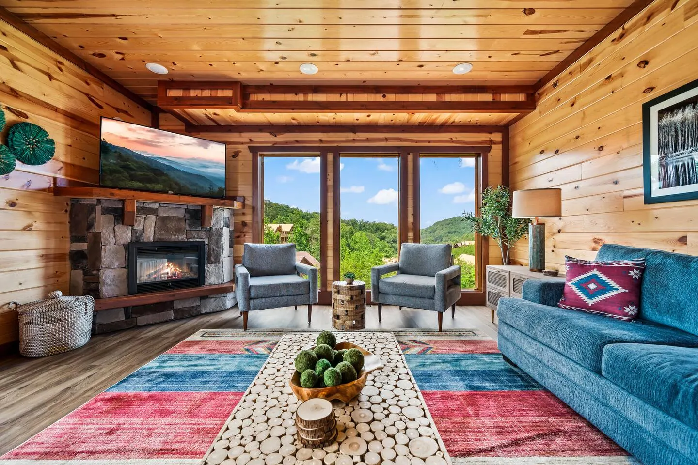 Stellar Cabin for 20: Views, Heated Pool & Theater 7