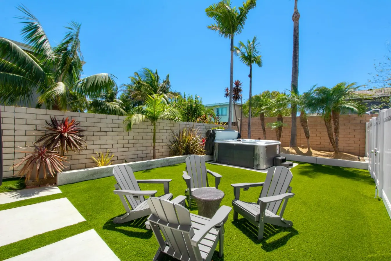 HB Regal Gem - Minutes To Beach, Spa, Patio — photo 3
