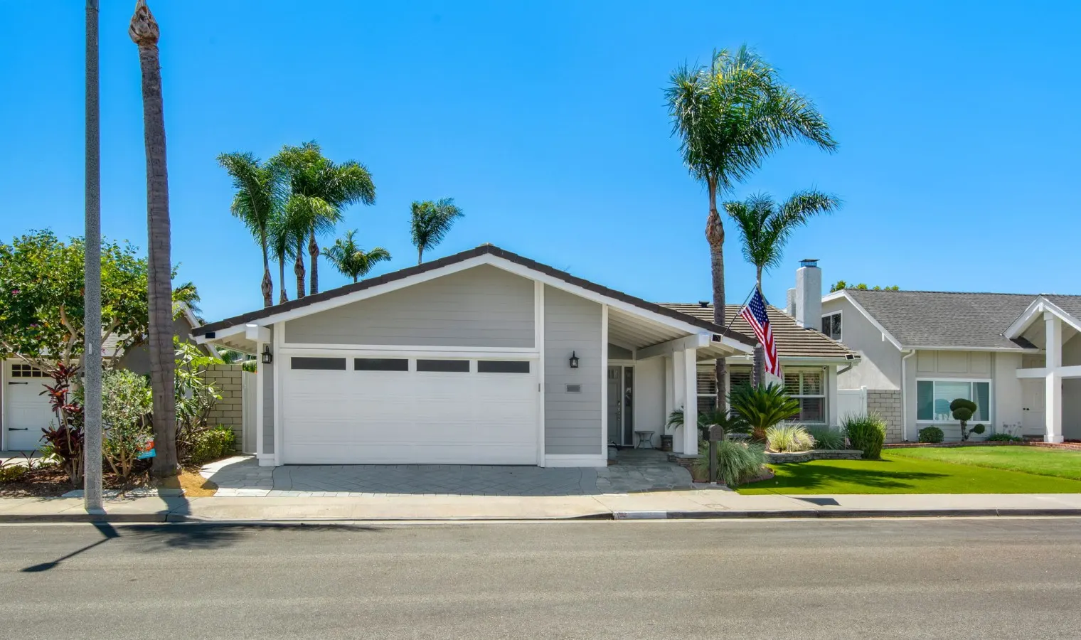 HB Regal Gem - Minutes To Beach, Spa, Patio — photo 5