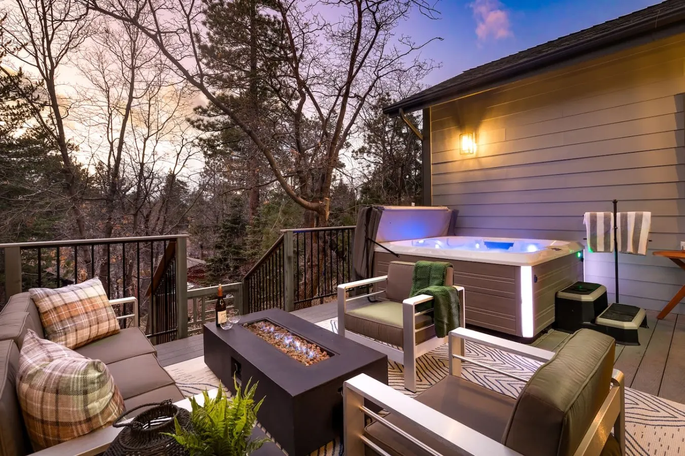 Modern Luxury, Hot Tub, Close to Trails & Village