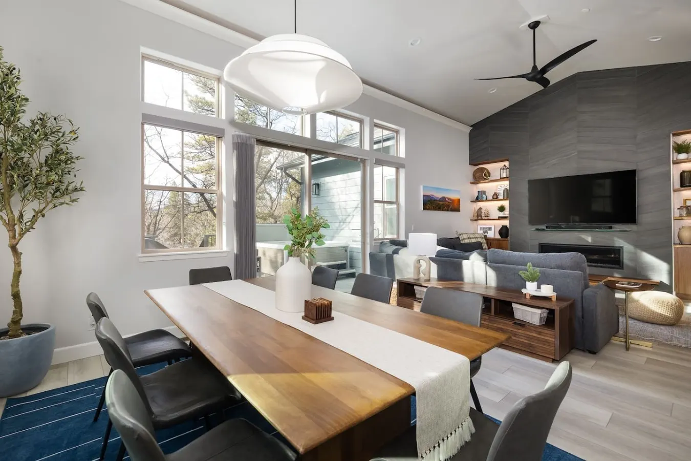 Modern Luxury, Hot Tub, Close to Trails & Village 11