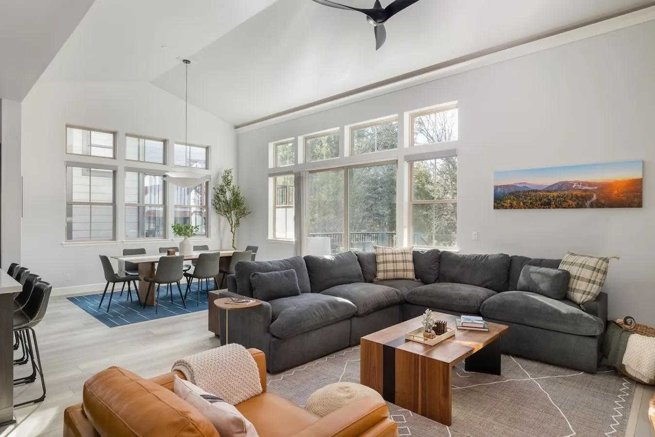 Modern Luxury, Hot Tub, Close to Trails & Village 13