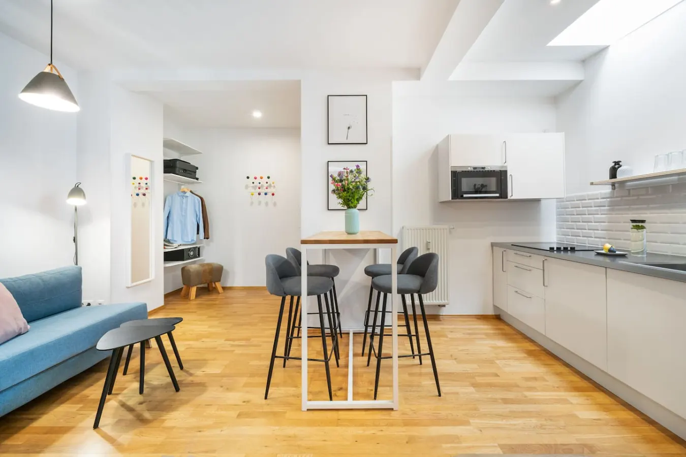 Penthouse Designer Studio with Balcony — photo 4