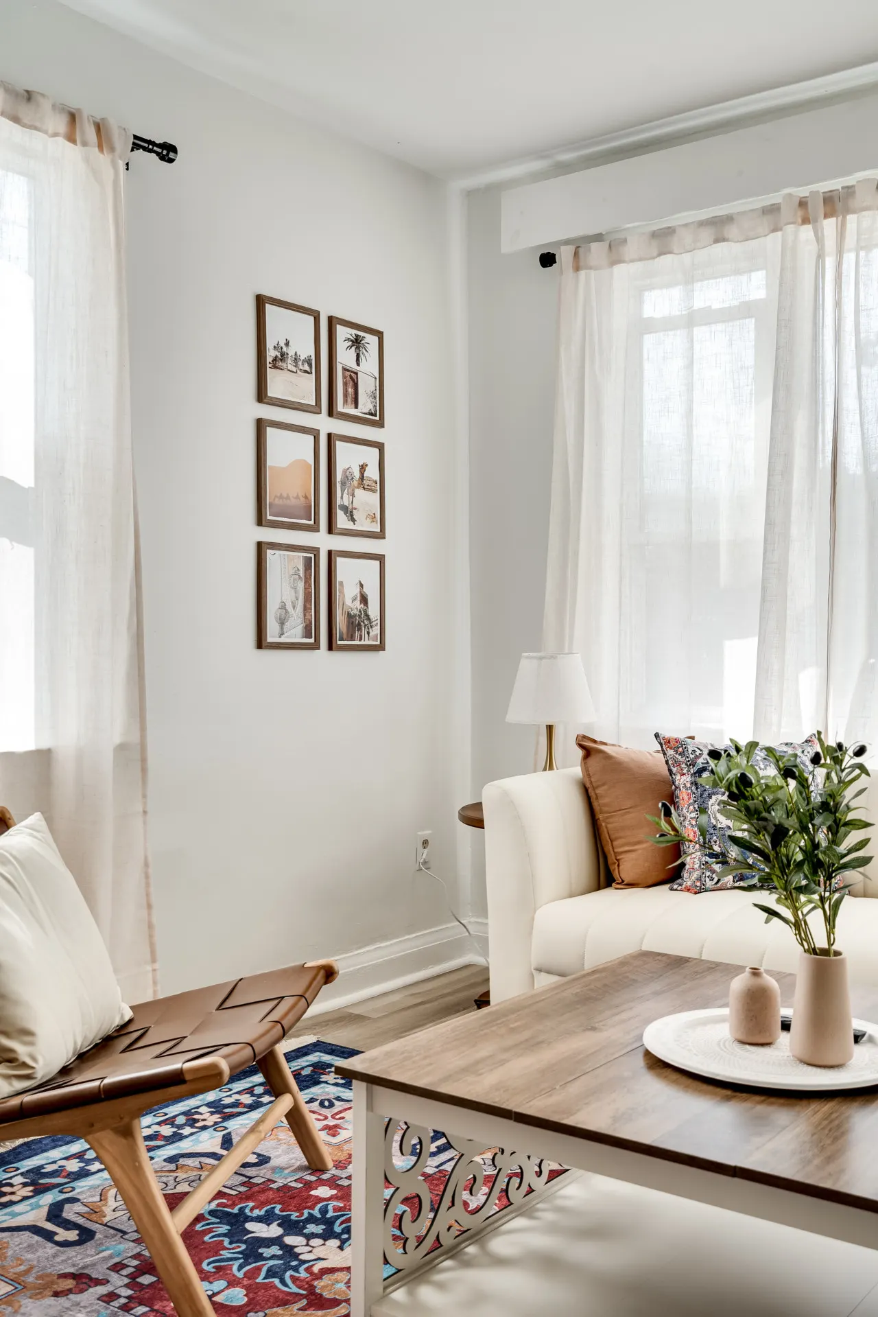 Cozy 2BR Retreat – Walk to Downtown & University! — photo 3
