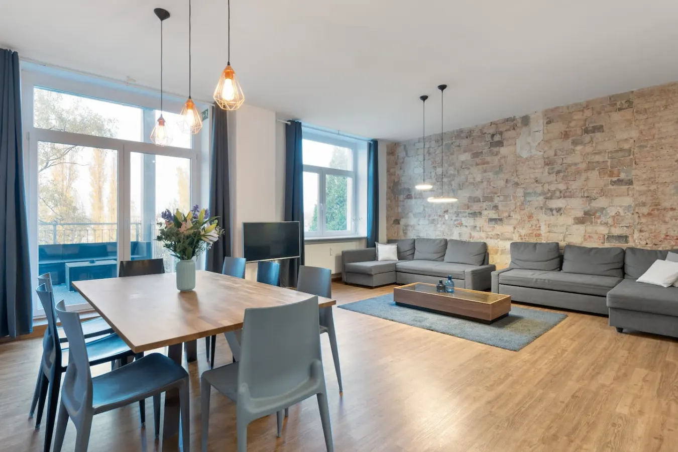 Loft Apartment (85sqm) with 2 Bedrooms & Balcony — photo 2