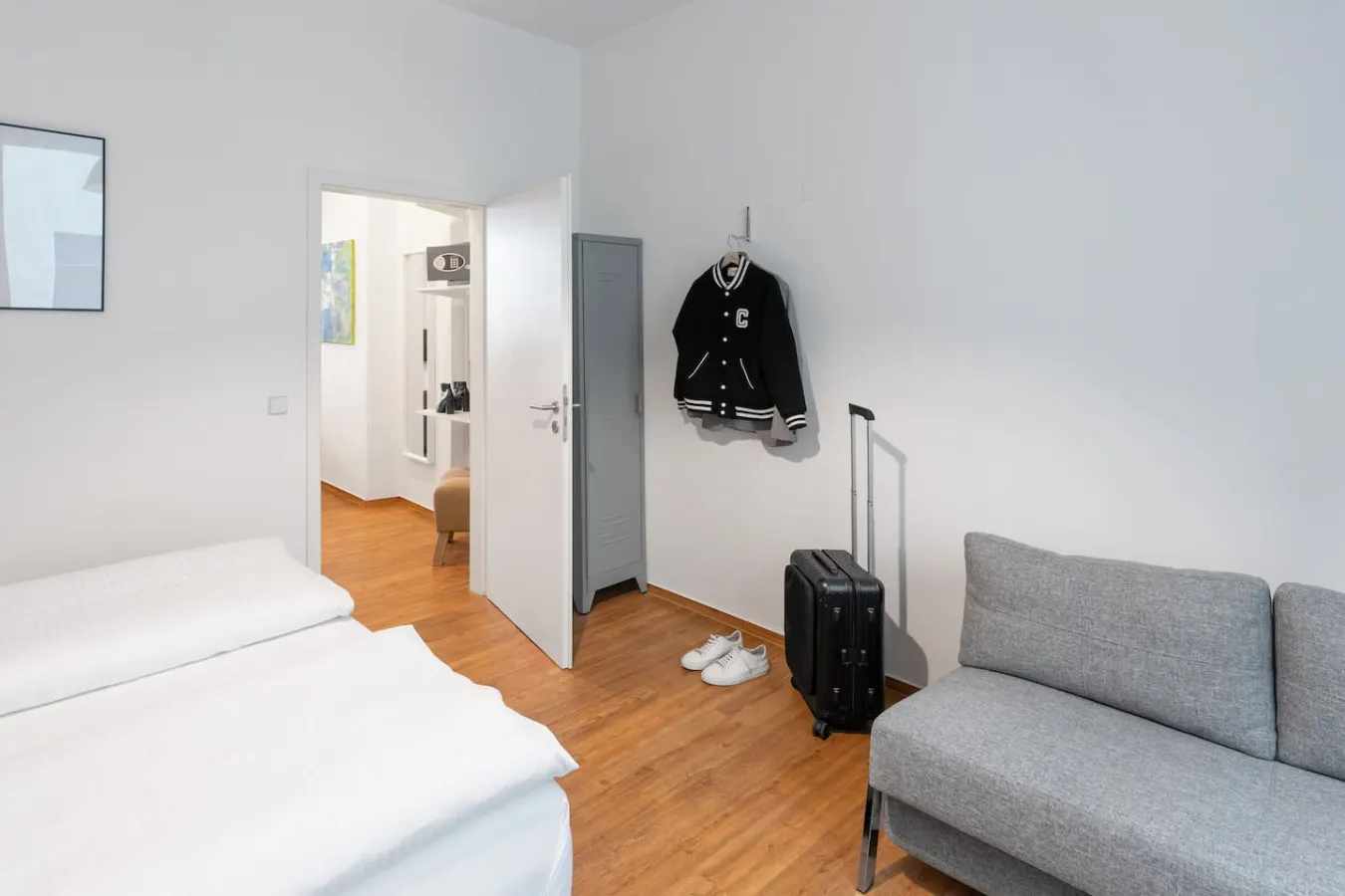 Loft Apartment (85sqm) with 2 Bedrooms & Balcony 11