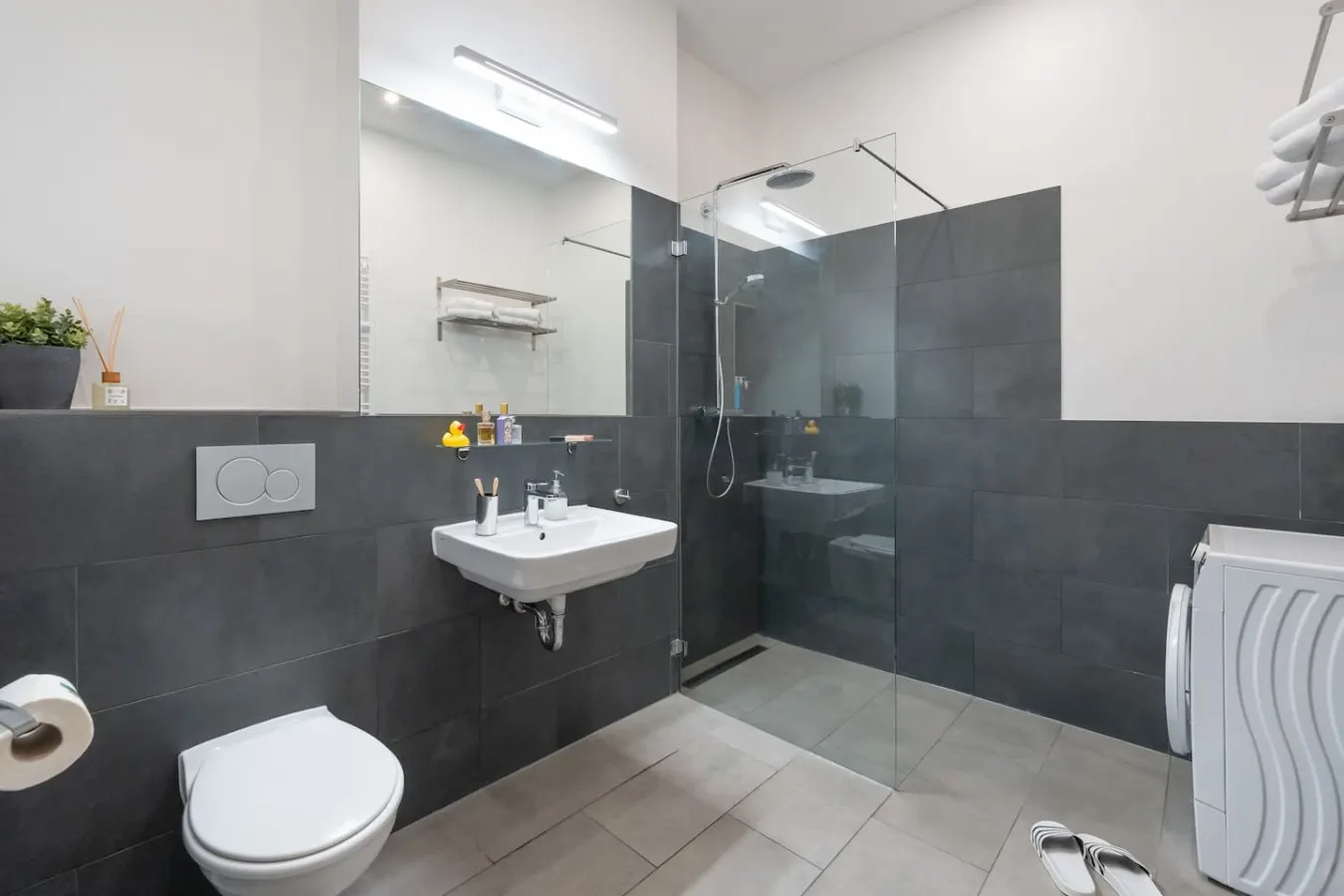 Loft Apartment (85sqm) with 2 Bedrooms & Balcony 14