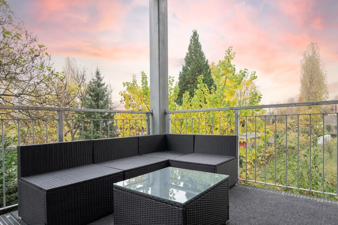 Loft Apartment (85sqm) with 2 Bedrooms & Balcony 15
