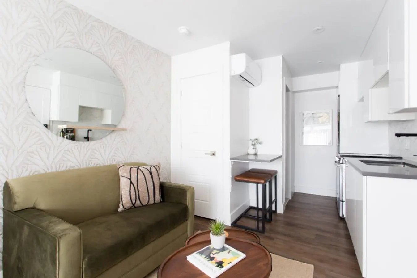 Little Italy - Golden Oasis mini Studio with full bath - Unit 203 6