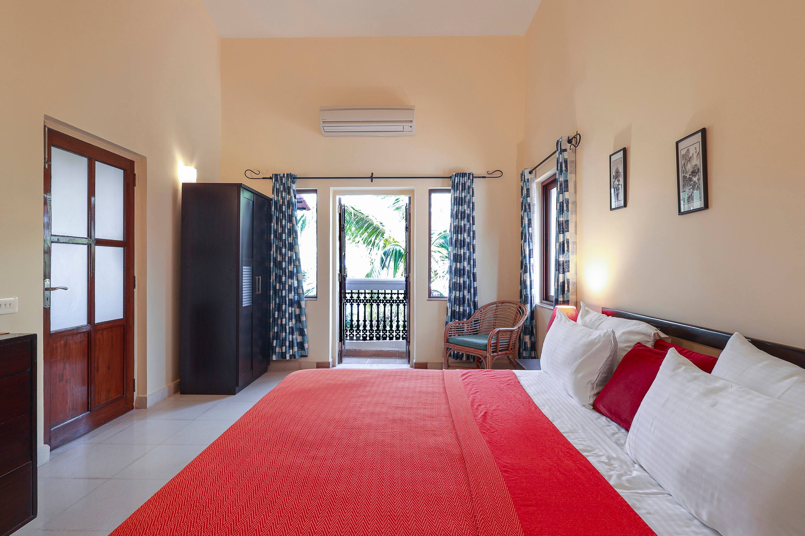 Villa Anand
At Luisa by the sea 9