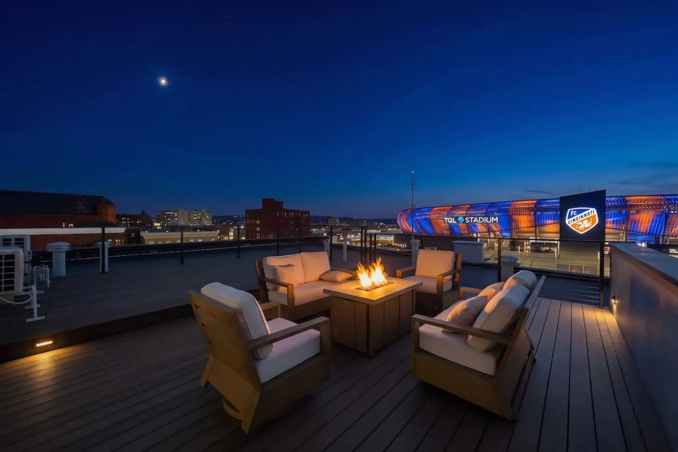 Luxury 3BR w Rooftop Deck on TQL Stadium & Wash Pk 14