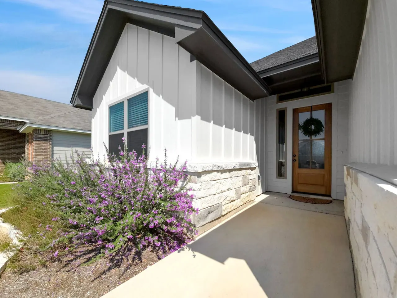 Zeta House - NEW home with garage parking