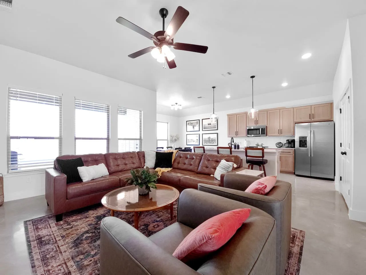 Zeta House - NEW home with garage parking — photo 2