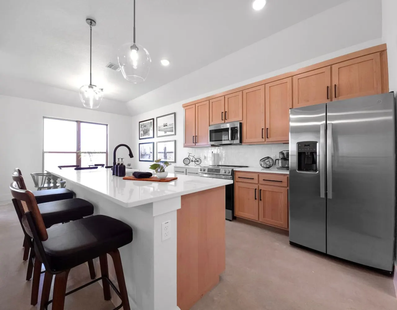 Zeta House - NEW home with garage parking — photo 4