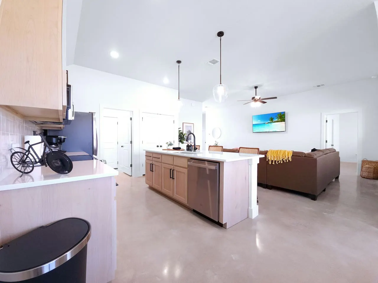 Zeta House - NEW home with garage parking 7