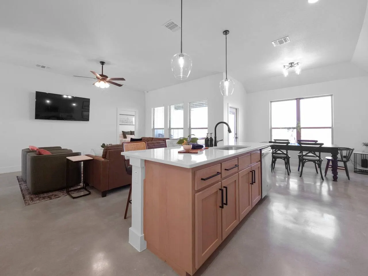 Zeta House - NEW home with garage parking 8