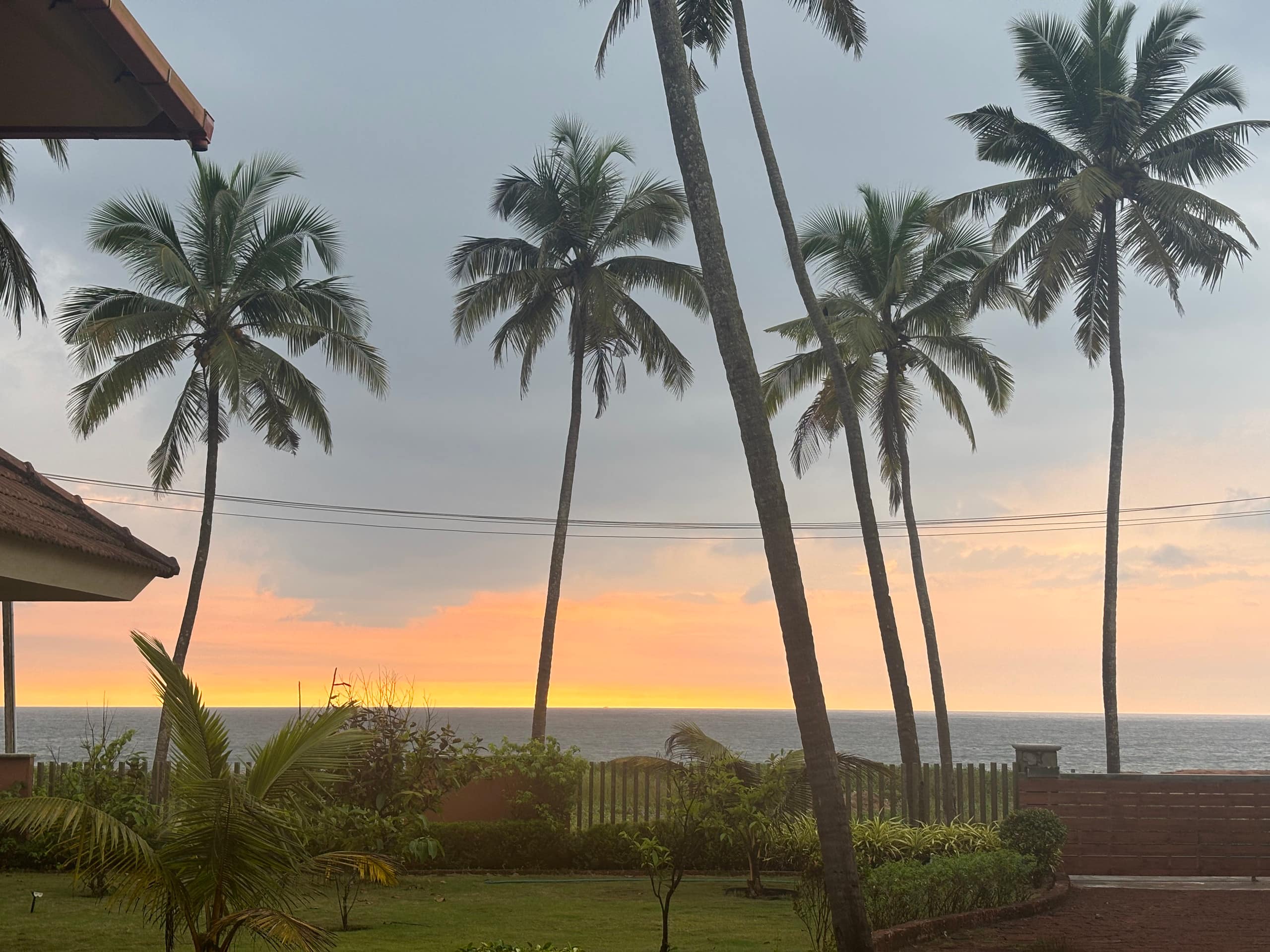 Lahari by Hireavilla - Chic 4BR Beachfront Villa 4