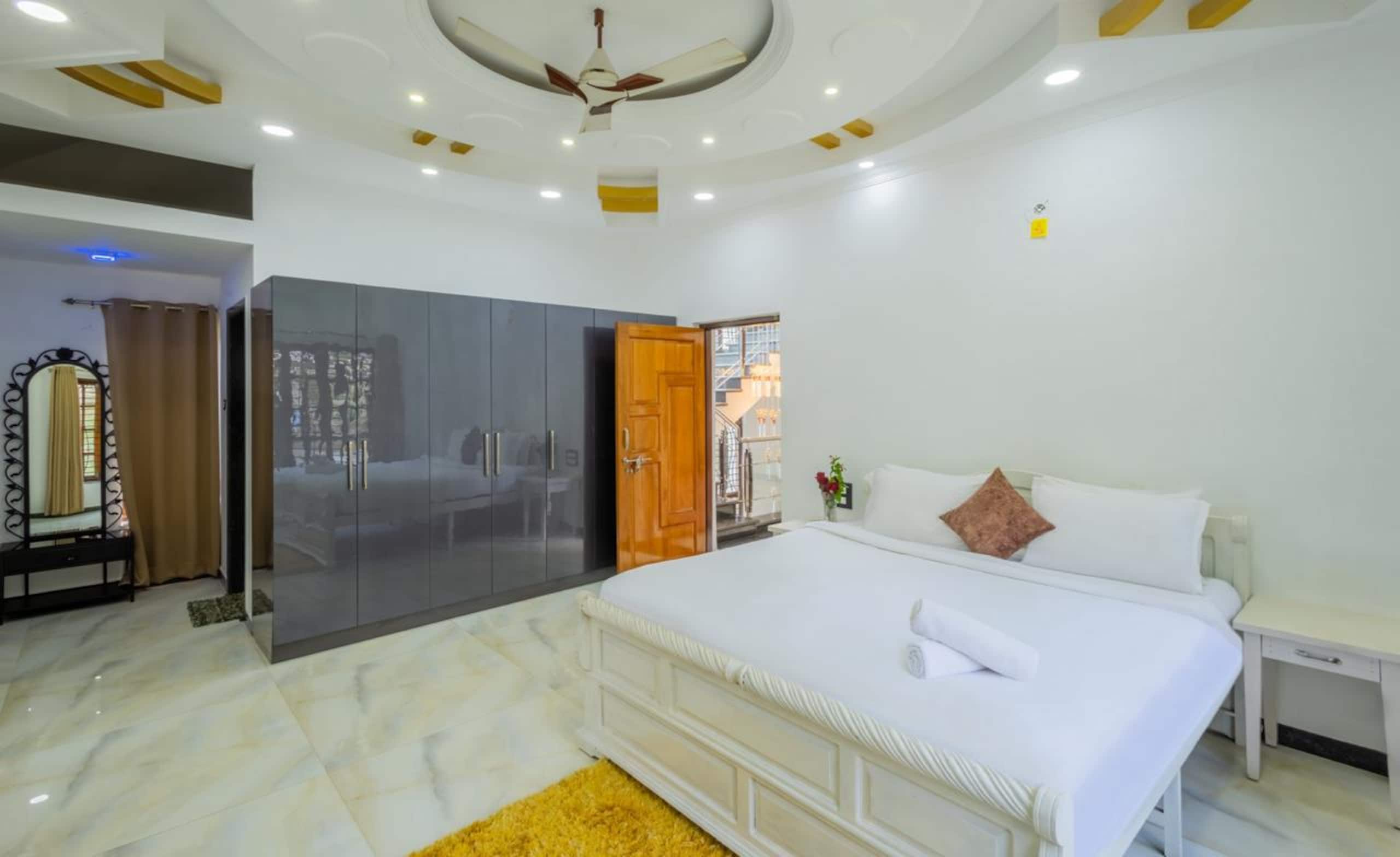 Luxury 4BHK Ambrosia Mansion | Pool | Morjim Beach 15