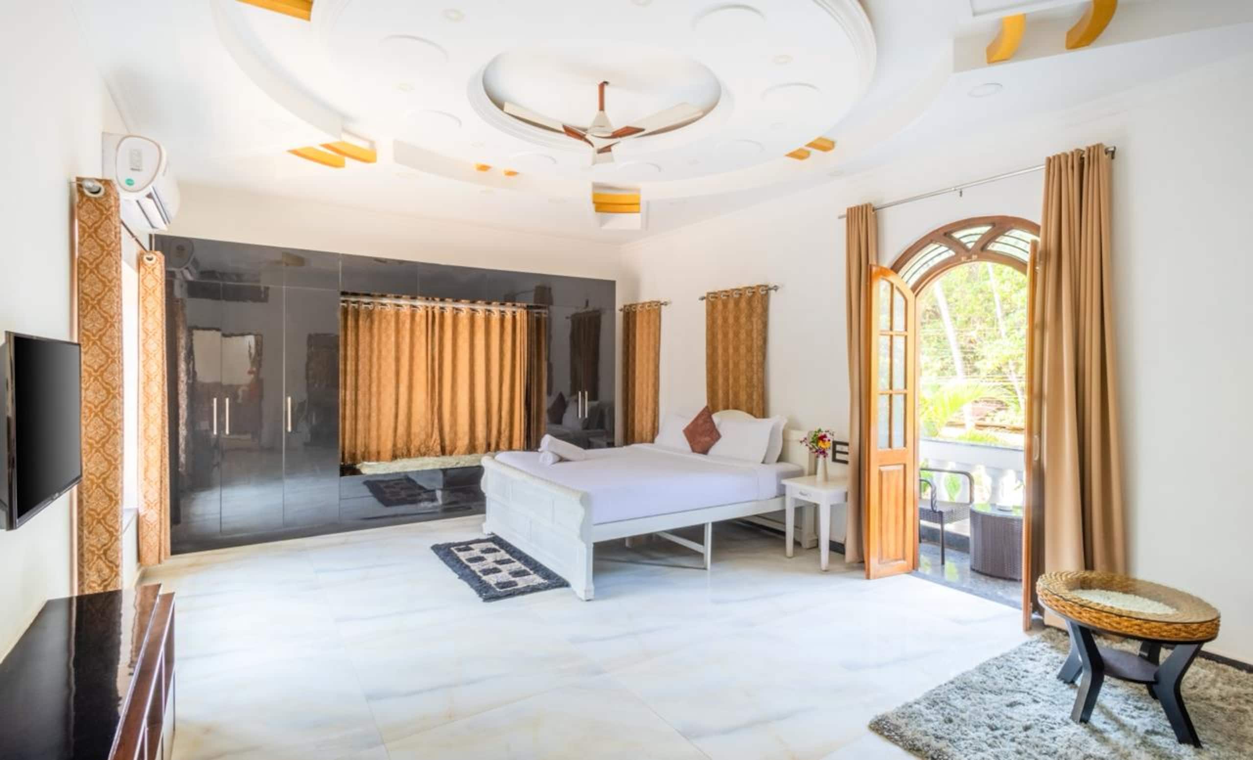 Luxury 4BHK Ambrosia Mansion | Pool | Morjim Beach 16