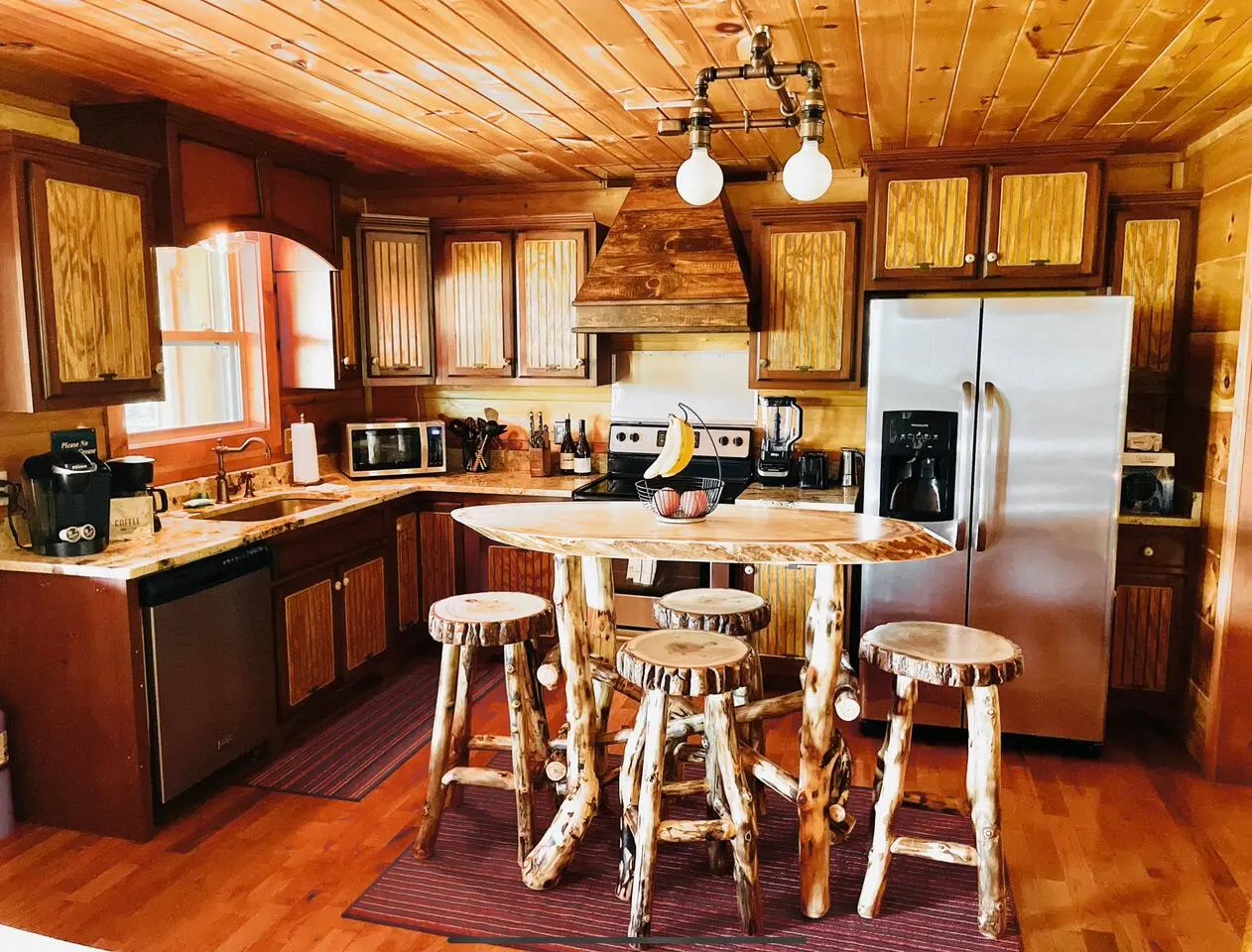 Great views-King beds-WIFI-ample parking-games 10