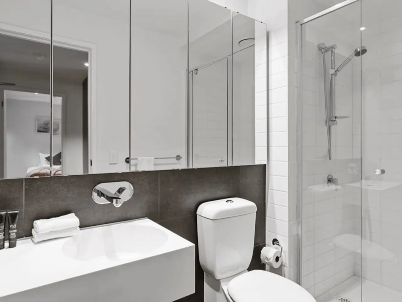 Ideal 3-Bedroom Apartment in CBD - MH4 13