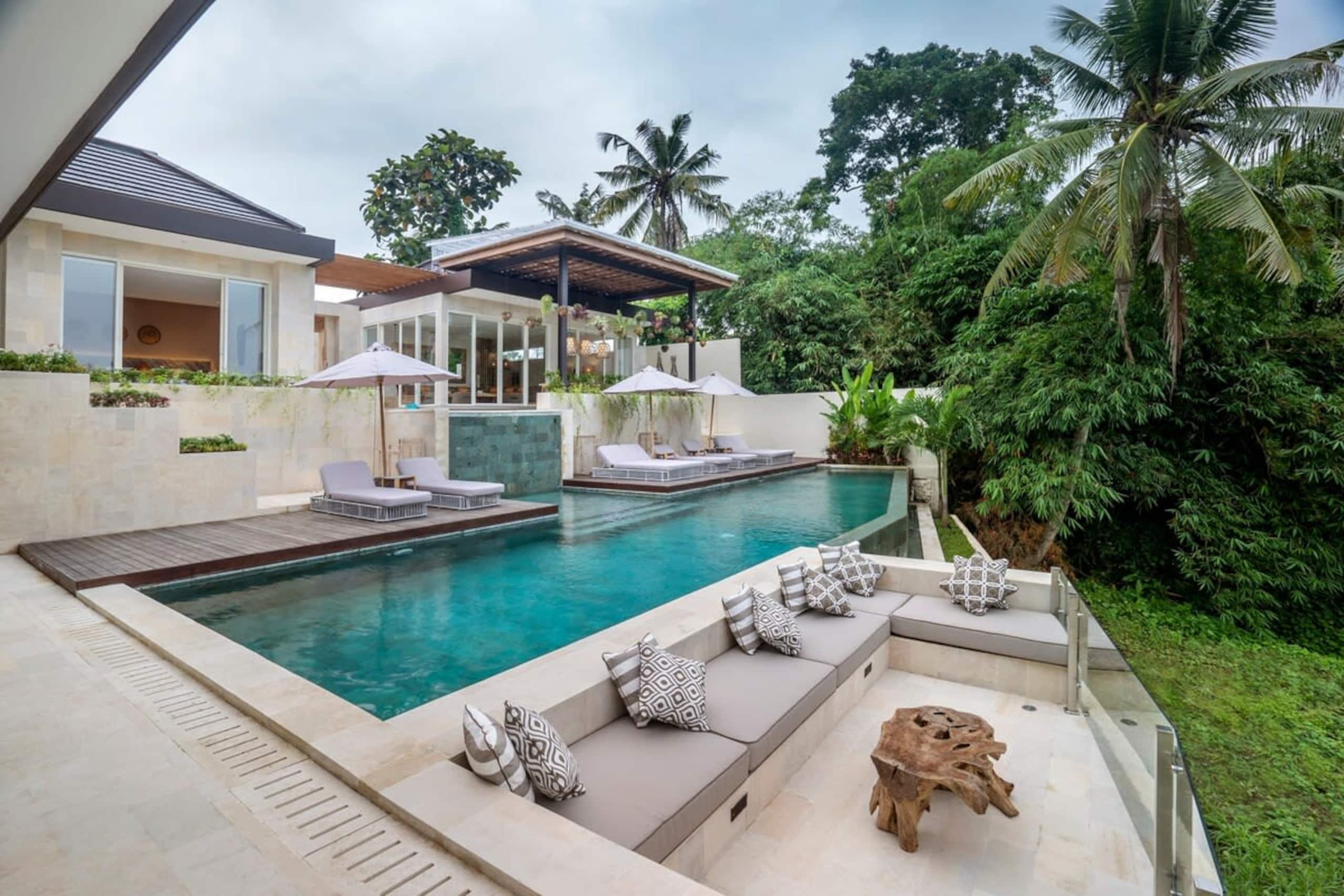 White Lotus 5BR Ubud Infinity Pool & Jungle View