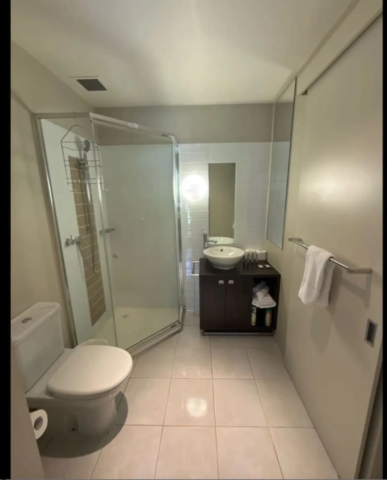 2 BR Apt in Charming Kensington 7