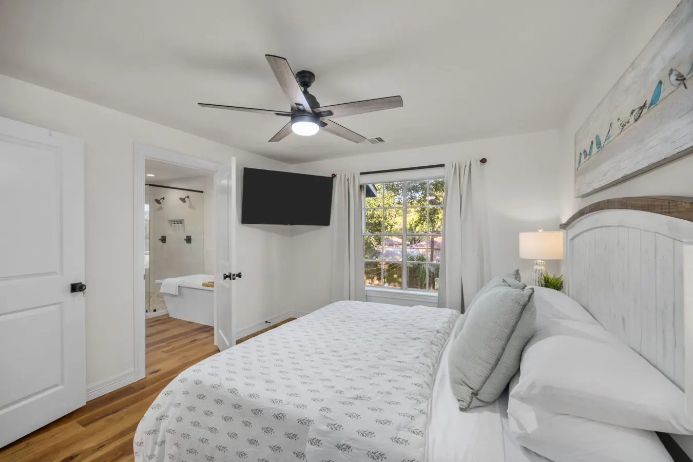Coastal Seabrook 3BR Walk to Beach, Near Kemah Boardwalk 11