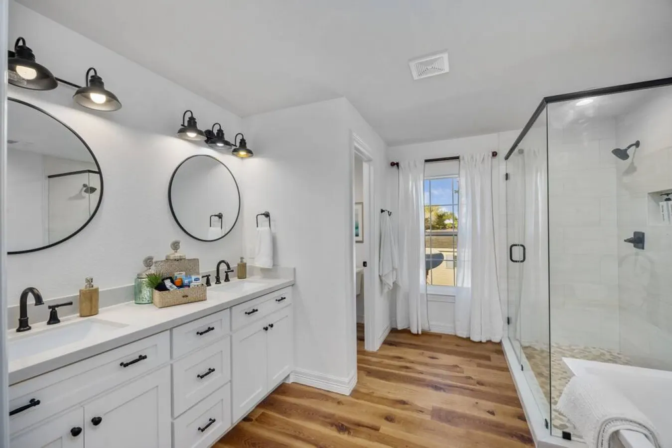 Coastal Seabrook 3BR Walk to Beach, Near Kemah Boardwalk 12