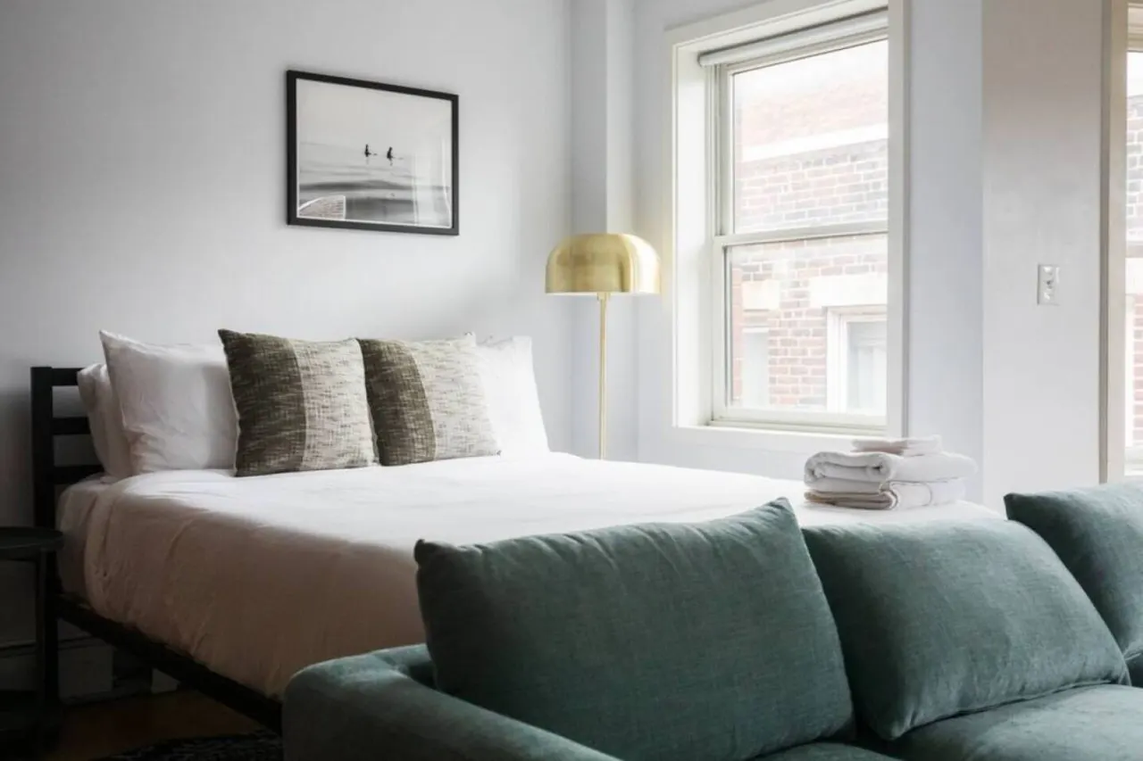 Chic Studio Ideal for Nurses 6