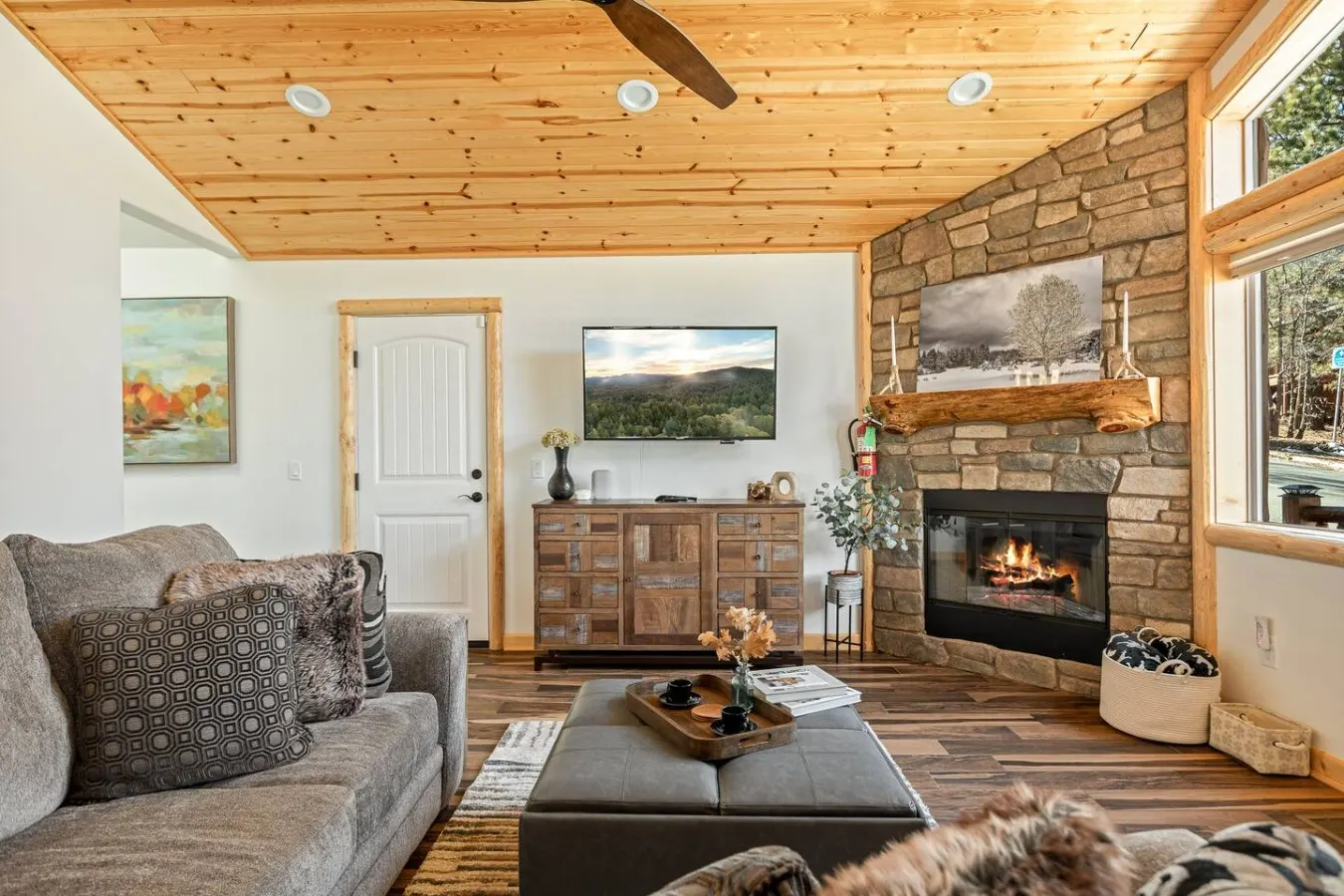 Oak Tree Lodge | Hot Tub • Game Room • EV Charger