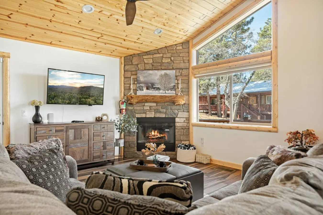 Oak Tree Lodge Hot Tub Game Room EV Charger 13